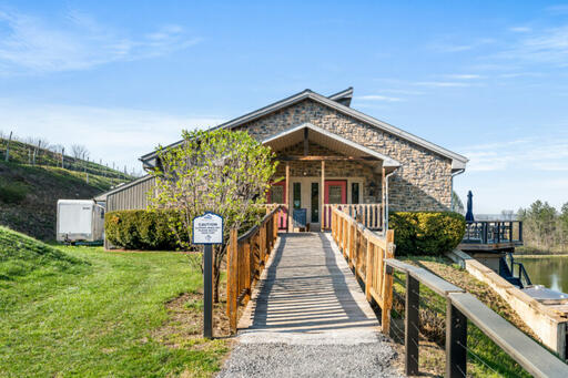 Blue Mountain Vineyards & Cellars Image